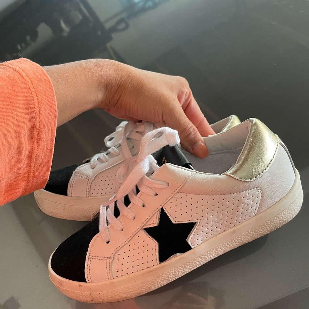 Steve Madden Reza sneakers worn once!